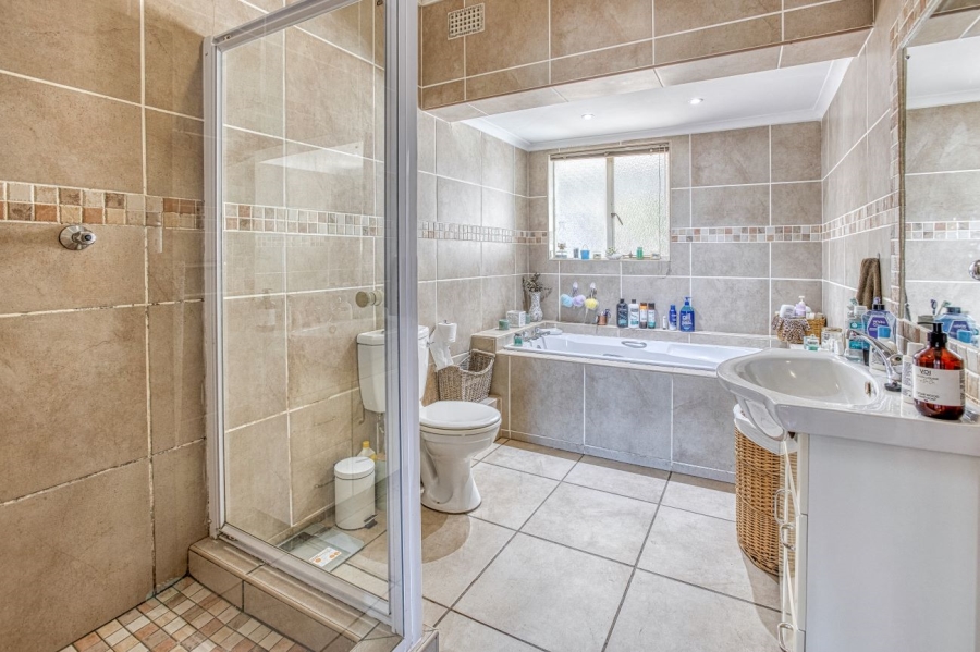 3 Bedroom Property for Sale in Sunnyridge Eastern Cape